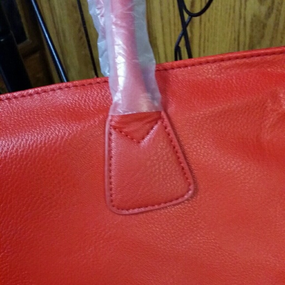 Haiying Snider Large Red Faux Leather Bag 20x13x5 NWOT - Picture 6 of 8